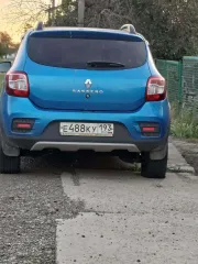 Автомобиль Renault Sandero Stepway, 2020 г.в., VIN: X7L5SRLT666683013, цвет кузова: синий, тип транспортного средства: легковой универсал. Повреждения колёс (шин), элементов ходовой части, стекол, фар, указателей поворота, стоп-сигналов и других стеклянных элементов (в т.ч. зеркал), а также…
