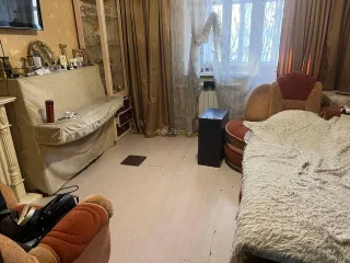 Квартира, состоящая из 3-х комнат, общей площадью 63,7 кв.м., расположенная на 4 этаже по адресу: Иркутская область, г. Иркутск, ул. Безбокова, д. 5, кв. 32, кадастровый номер: 38:36:000028:1276.