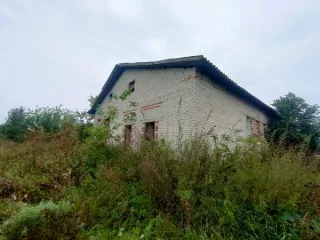 Нежилое здание 185 кв.м, Курганская область, Каргапольский муниципальный округ, с. Чаши, ул. Кирова, д. 13а. Назначение: нежилое, площадь 185 кв.м., количество этажей: 1, в том числе подземных 0. Материалы наружных стен здания: кирпич. Кадастровый номер 45:06:033405:463. Вид ограничений и…