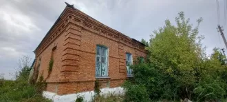 Комплекс недвижимости 390.7 кв.м, Воронежская область, Калачеевский район, с. Новая Криуша, ул. Луговая, 27: земельный участок площадью 8 000 кв.м; здание (центр временного проживания пожилых людей) площадью 275,5 кв.м; здание (сарай с погребом) площадью 39,1 кв.м; здание (гараж) площадью 29,4…