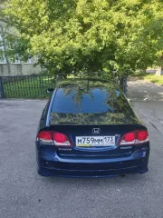 Honda Civic, 2008 год, VIN JHMFD36209S201600, гибридный двигатель. Авто имеет следующие повреждения: отходит пластиковая накладка на порог, задний бампер с задней стороны прикручен на саморезы, бампер сзади слева поцарапан, левая задняя фара разбита, левая задняя арка имеет небольшую коррозию…