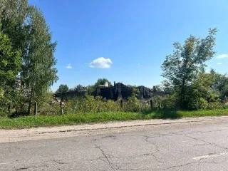 Доли здания 1263,6 кв.м и земельного участка 7475 кв.м в Ульяновской области. 1/2 доля здания и 1/2 доля земельного участка, а также еще 1/2 доля здания и 1/2 доля земельного участка. Земельный участок площадью 7475 кв.м, адрес: Россия, Ульяновская область, Сурский район, рп Сурское, ул. Энгельса…
