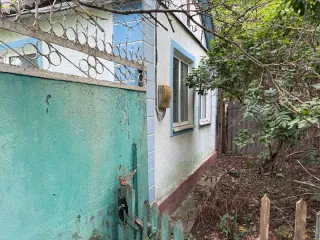 Земельный участок 1600 кв.м, жилой дом 89,2 кв.м, Ставропольский край, ст-ца Стодеревская, Каюшникова, д.36. Земельный участок с кадастровым номером: 26:36:110703:42, площадью 1 600 кв.м. и жилой дом с кадастровым номером: 26:36:110703:151, площадью 89,2 кв.м., расположенные по адресу: РОССИЯ…