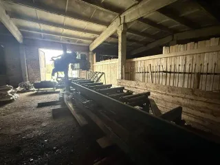 Пилорама Wood-Mizer LT300S, 2007. Технологическое оборудование, инвентарный номер 00-000001, год выпуска 2007, тип оборудования — машины и оборудование лесной и деревообрабатывающей промышленности, марка (модель) Wood-Mizer LT300S, страна изготовления — Польша, завод изготовитель — Wood-Mizer.