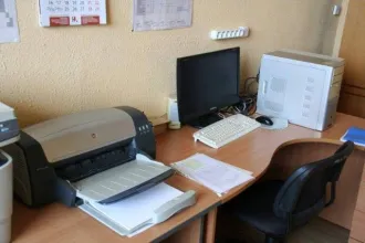Офисное оборудование: компьютер и принтер, компьютер и принтер, компьютер и принтер, компьютер + принтер.