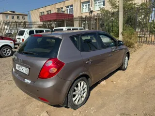 Kia Ceed 2008 года выпуска. VIN: XWEFF242290004697