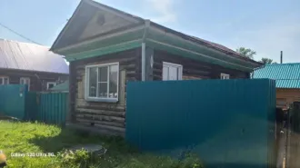 Дома 60,5 кв.м и участки 1026 кв.м, Новосибирская область, Колыванский р-н, р.п. Колывань, ул. Кирова, д. 83. Земельный участок площадью 1 026 м2, с кадастровым номером 54:10:010109:141, с двухэтажным жилым домом площадью 60,5 м2, с кадастровым номером 54:10:010109:737. Залог в пользу ПАО…