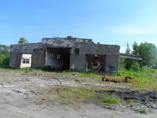 Нежилое здание ангар для автомашин, нежилое здание ремонтно-механические мастерские, нежилое здание технический склад, нежилое здание теплая стоянка, расположенные по адресу: Республика Карелия, Питкярантский район, поселок Салми, ул. Совхозная и земельный участок. Общая площадь: 433.6. Материалы…