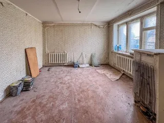 Земельный участок площадь 654,99 кв.м., с расположенным на нем зданием 85,4 кв.м. по адресу: Российская Федерация, Орловская область, м.р-н Болховский, с.п. Злынское, д. Татинки, ул. Каштановая, д.1 Лот №1: Объект 1. Земельный участок, категория земель: земли населенных пунктов, вид разрешенного…