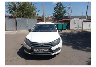 LADA Granta 2022 года выпуска, VIN: XTA219140P04650985. Цвет кузова белый, объем двигателя 1596 см³, тип кузова: легковой комби (хэтчбек). Автомобиль на ходу, однако требует комплексного ремонта: неисправен кондиционер; из‑за износа задних тормозных барабанов и колодок не функционирует стояночный…