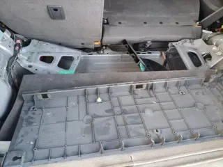 Toyota Prius 2005 года выпуска. VIN кузова: NHW207031018.