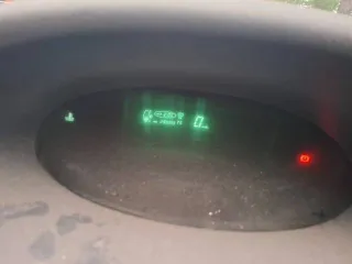 Toyota Vitz 2001 года, розового цвета. Государственный номер К260ВМ138. Модель двигателя 1SZ, номер двигателя 0778413. Номер кузова SCP10 3258191. Мощность 70 л.с. (51 кВт), объем 997 куб. см, бензиновый двигатель. Разрешенная максимальная масса 1145 кг, масса без нагрузки 870 кг. Производитель…