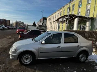 Рено Логан 2011 года, светло-серый цвет. VIN: X7LLSR1HBH454809, ПТС: 78РМ404351. Двигатель бензиновый, модель K7MF710UG23169, мощность 84 л. с. (61,78 кВт), объем 1598 куб. см. Кузов X7LLSR1HBH454809. Максимальная масса 1540 кг, масса без нагрузки 980 кг. Произведен в России.