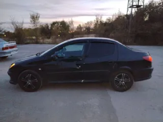 Peugeot 206 2008 года выпуска. VIN: VF32BKFWA72787333. Пробег 109230 км. Бензиновый двигатель 1.4, механическая коробка передач. Повреждена левая передняя дверь и бампер. Автомобиль заводится и на ходу. Находится по адресу: Челябинская область, г. Магнитогорск, ул. Сталеваров, 15/3. Осмотр по…