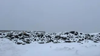 Имущественный комплекс по адресу: Республика Саха (Якутия), г. Мирный, шоссе Чернышевского, д. 1, состоящий из: нежилого здания (трансформаторная подстанция ВЛ-10 КТП-1000 фабрики Р2) с кадастровым номером 14:37:000105:194, общей площадью 16 кв. м., нежилого здания (гаражи) с кадастровым номером…