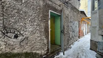 Нежилое здание 79.8 кв.м и земельный участок 59 кв.м по адресу: г. Санкт-Петербург, Большой проспект П.С., дом 49/18, литера Д (земельный участок 49д). Здание площадью 79.8 кв.м, назначение: нежилое, этажность: 2, год ввода в эксплуатацию 2001, кадастровый номер 78:07:0003088:1022. Право…