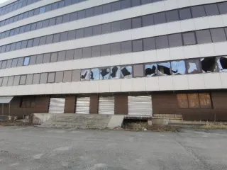 Здание автосервиса, 8675 кв.м, Ставропольский край. Залоговое имущество должника: здание автосервиса по ул. Доваторцев 52д в квартале 496 г. Ставрополя, вид объекта недвижимости: здание, назначение: нежилое, площадь 8675 кв.м, кадастровый номер 26:12:011801:1424, количество этажей: 7, в том числе…