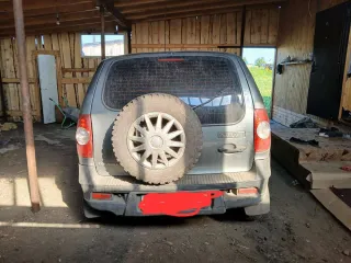 Chevrolet Niva 212300-55, 2010 модель: CHEVROLET NIVA212300-55; год выпуска: 2010, идентификационный номер VIN X9L212300A0298753; категория: В; модель, № двигателя № Z18XER20RZ8947; шасси рама отсутствует; кузов кабина прицеп X9L212300A0298753; ПТС № 70УС834642. Ознакомление с имуществом: можно…