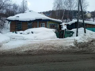 1/5 доля жилого дома 48.3 кв.м и 1/5 доля земельного участка 500 кв.м в Кемеровской обл. Жилой дом, площадь 48.3 кв.м., адрес (местонахождение): Россия, обл Кемеровская, г Междуреченск, ул Проходчиков, дом 6, кадастровый (условный) номер: 42:28:0205026:107 Находится в долевой собственности, размер…
