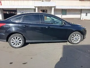 Ford Focus 2018 года выпуска. Легковой автомобиль, седан. VIN: Z6F4XXEEC4JS49287. Государственный регистрационный знак: В851МА977. Привод передний. Объем двигателя 1498 см³, мощность 149.6 л.с. Коробка передач — автомат. Экологический класс 5. Пробег 354273 км. Назначение: pryamie.