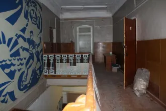 Здание женской гимназии и флигель, 1472.5 м², Костромская область. Объекты культурного наследия регионального значения: «Ансамбль, XIX в.: Здание женской гимназии. Здесь была создана первая комсомольская ячейка», 2-я четв. XIX - 80-е гг. XIX в.; 1919 г., назначение: нежилое, общая площадь 1373,3…
