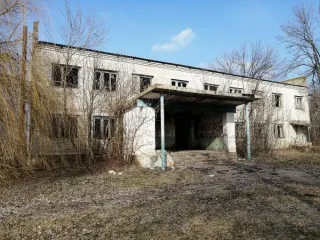 Здание школы, 523,7 кв.м, Воронежская область. Здание школы 2-х этажное, нежилое, площадь здания - 523,7 кв.м. Год постройки 1983. Количество этажей - 2, в том числе подземных – 0. Кадастровый номер 36:01:0270006:178. Материал наружных стен здания кирпичные. Физическое состояние помещения…