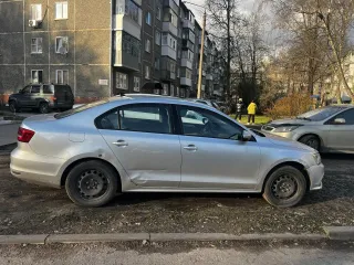 Volkswagen Jetta, 2015. Автомобиль марки VOLKSWAGEN модель Jetta 2015 г.в. VIN-номер XW8ZZZ16ZFN904544 (Залог в пользу ПАО "Совкомбанк"). С имуществом можно ознакомиться по предварительной записи по номеру телефона: 89226990454, либо направив запрос на адрес электронной почты…
