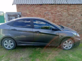 Hyundai Solaris 2014 года, VIN: Z94CT41DADR311577. Техническое состояние: длительное время не эксплуатировался. Требуется замена задних колодок, колеса спускают. Передний бампер немного провисает. Местонахождение: Республика Башкортостан, Федоровский район, село Бала-Четырман. В отношении имущества…