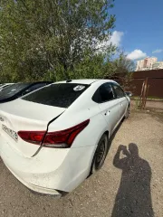 Hyundai Solaris 2020 года выпуска. Автомобиль марка Hyundai Solaris год изготовления 2020 цвет белый VIN Z94K241BBMR239040 двигатель № G4LCKD147825 кузов № Z94K241BBMR239040 экологический класс пятый.