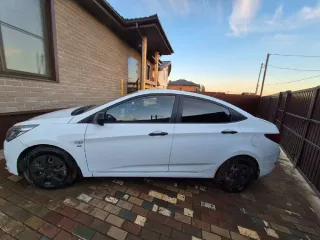 Автомобиль Hyundai Solaris 2014 года выпуска, VIN Z94CT41DBFR327506. В залоге у Совкомбанка.