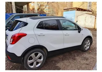 Opel Mokka, 2012 года, 140 лс, 157128 км. Автомобиль легковой, VIN-номер: XUUJC7E51D0000248, марка, модель: OPEL MOKKA, год выпуска 2012 г., цвет: белый, регистрационный знак У916ХХ180, комплектация: стандартная, находится в залоге у ООО «МБ РУС Банк»