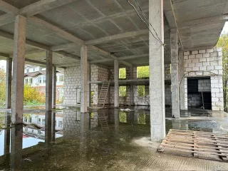 Объект незавершенного строительства (торгово-гостиничный комплекс), назначение: нежилое, площадь застройки 1302,7 кв. м., степень готовности 80%, кадастровый номер 77:17:0130304:1118, адрес: Российская Федерация, город Москва, вн. тер. Г. поселение Воскресенское, поселок Воскресенское, сооружение…
