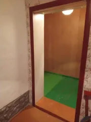 Жилое помещение общей площадью 13,9 кв.м на 1 этаже по адресу: Саратовская область, г. Хвалынск, ул. Чернышевского, д. 32, кв. 5. Кадастровый номер: 64:49:020110:38.