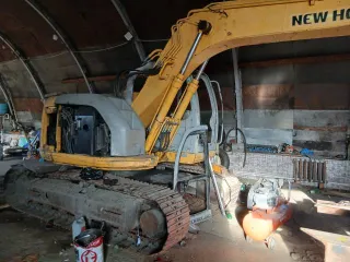 Гусеничный экскаватор KOBELCO E135SR-1ES 2008 года выпуска, заводской номер YY04-10316, гос. номер 3663АР28, техническое состояние: бывшее в эксплуатации ТС, на послегарантийном периоде эксплуатации, ТС не находу и требует ремонта, имеются следы коррозии кузова, повреждение кабины, салона и ЛКП…