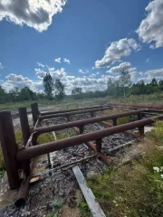 Лесопильная линия с ленточно-пильными станками Altai-900prof и Altai-1200 2021 года выпуска в составе: станок ленточно-пильный горизонтальный Алтай-900prof в сборе 12 швеллер, 2021 г.; станок ленточно-пильный горизонтальный Алтай-1200 в сборе 12 швеллер, 2021 г.; бревнотаска 26,4 м; стол подачи…