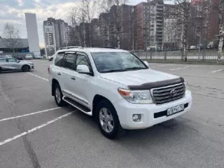 Легковой автомобиль Toyota Land Cruiser 200, VIN JTMCV05J104125596, 2013 г. в., цвет белый. Ознакомиться можно в дни приема заявок с 11:00 до 16:00, предварительно записавшись по тел. 89062274666 или email: bankrotim@yandex.ru