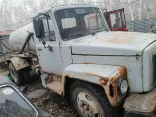 Автомобиль ГАЗ 3307 КО 503 В, 1999 год выпуска, цвет серый. Мощность двигателя 88.3 кВт (120 л.с.), VIN - XVL482300X0000216, номер кузова X0000216, госномер Е835РУ154. Пробег 309000 км.