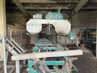 Пилорама Wood-Mizer LT300S, 2007. Технологическое оборудование, инвентарный номер 00-000001, год выпуска 2007, тип оборудования — машины и оборудование лесной и деревообрабатывающей промышленности, марка (модель) Wood-Mizer LT300S, страна изготовления — Польша, завод изготовитель — Wood-Mizer.