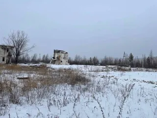 Земельный участок 2061 кв.м и здания в Амурской области, г. Тында: административно-бытовой корпус общей площадью 386,9 кв. м, кадастровый номер 28:06:012001:202; цех крупных узлов общей площадью 1 233,5 кв. м, кадастровый номер 28:06:012001:199; цех вентиляции общей площадью 1 155,1 кв. м…