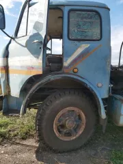 Автомобильный кран МАЗ 5334КС3577721, 1989 года выпуска, цвет – голубой, государственный номер Х336ХМ28, идентификационный номер (VIN) XTM53340000113058, номер шасси (рамы) 113058, номер двигателя 36807. Не работает гидроусилитель, течет масло, не исправны гидравлические цилиндры, раздаточный…