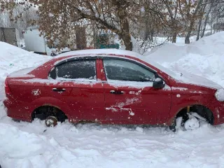 Chevrolet Aveo, 2007 года, 72 лс, 230739 км. Легковой автомобиль: ШЕВРОЛЕ КЛАСС Т200, модель: АВЕО, год изготовления: 2007, цвет: Красный, VIN: XUUSF69TJ80006160, ПТС: 39MO611756261120070Z, г/н: У864АН44, мощность двигателя, л. с. (кВт): 72 л.с., отсутствуют четыре колеса и аккумулятор, имеются…
