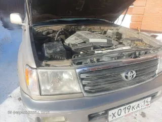Toyota Land Cruiser 100 2005 года выпуска. VIN кузова: JTEHT05J252076211. Ознакомление с автомобилем осуществляется по месту его нахождения. Дату и время осмотра необходимо предварительно согласовать по телефону: +79248631111.