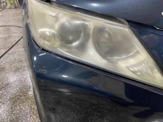 Toyota Camry, 2013 года, 181 лс, 265400 км, АКПП. Автомобиль марки TOYOTA, модель CAMRY, год выпуска 2013, идентификационный номер (VIN): XW7BF4FK10S031357. Состояние автомобиля: Есть трещина в передней правой фары, бампер задний сломан, небольшая вмятина на багажнике, акпп требует ремонта.
