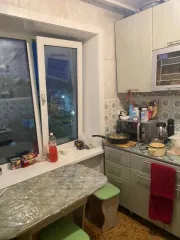 1/4 доли квартиры и 1/4 доли жилого помещения, 59,4 кв.м, Сахалинская обл. 1/4 доля квартиры в Сахалинской обл. еще 1/4 доля квартиры в Сахалинской обл. еще 1/4 доля в помещении, площадь 59.4 кв.м., назначение: жилое, адрес (местонахождение): 694920, Сахалинская обл, Углегорский р-н, г Углегорск…