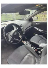 Hyundai Solaris 2011 Avtomobil' marki Hyundai Solaris 1.6 GI AT, kategoriya TS V, gosudarstvennyy registratsionnyy nomer R616OA142, VIN Z94CU41DBBR011823, god vypuska 2011, tsvet kuzova bezhevo-seryy Oznakomlenie s imushchestvom osushchestvlyaetsya po adresu: Kemerovskaya oblast'-Kuzbass, g…