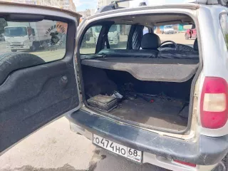 Легковой автомобиль, Chevrolet Niva, 2004 г.в., цвет: белый (светло-серебристый металлик), VIN: X9L21230040010403