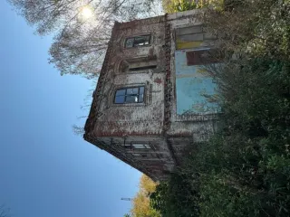 Нежилое здание 380 кв.м и земельный участок 1797 кв.м, Нижегородская область. Здание кадастровый номер 52:36:0006003:907, расположенное по адресу: Российская Федерация, Нижегородская область Вачский муниципальный район, городское поселение рабочий поселок Вача, рабочий поселок Вача, ул…