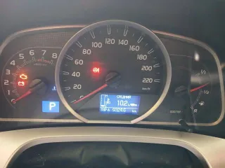 Toyota RAV4 2014 года, 146 лс, полный привод, АКПП. Номер двигателя 3ZR 6001150; VIN: JTMZDREV90J001677. Состояние кузова (внешний осмотр): вид спереди: бампер, решётка радиатора, капот, оптика — на общем ракурсе видимых повреждений не выявлено; на капоте и лобовом стекле — опавшая листва. Вид…