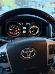 Toyota Land Cruiser 200, 2012 года, 235 л.с., 199544 км, полный привод, АКПП. Марка, модель ТС: TOYOTA LAND CRUISER 200. Ид.№ (VIN): JTMHV05J004095769. Тип ТС: легковой универсал. Категория ТС: В/М1G. Год изготовления ТС: 2012. Кузов (кабина, прицеп): JTMHV05J004095769. ПТС 78 УТ 209994.
