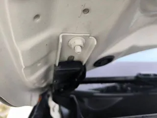 Audi Q3 2012 года, 211 л.с., пробег 275 004 км, полный привод, автоматическая коробка передач. VIN: WAUZZZ8U2CR042451. Автомобиль на ходу. Гул заднего ступичного подшипника (новый подшипник в комплекте). Имеются мелкие сколы и царапины по кузову.